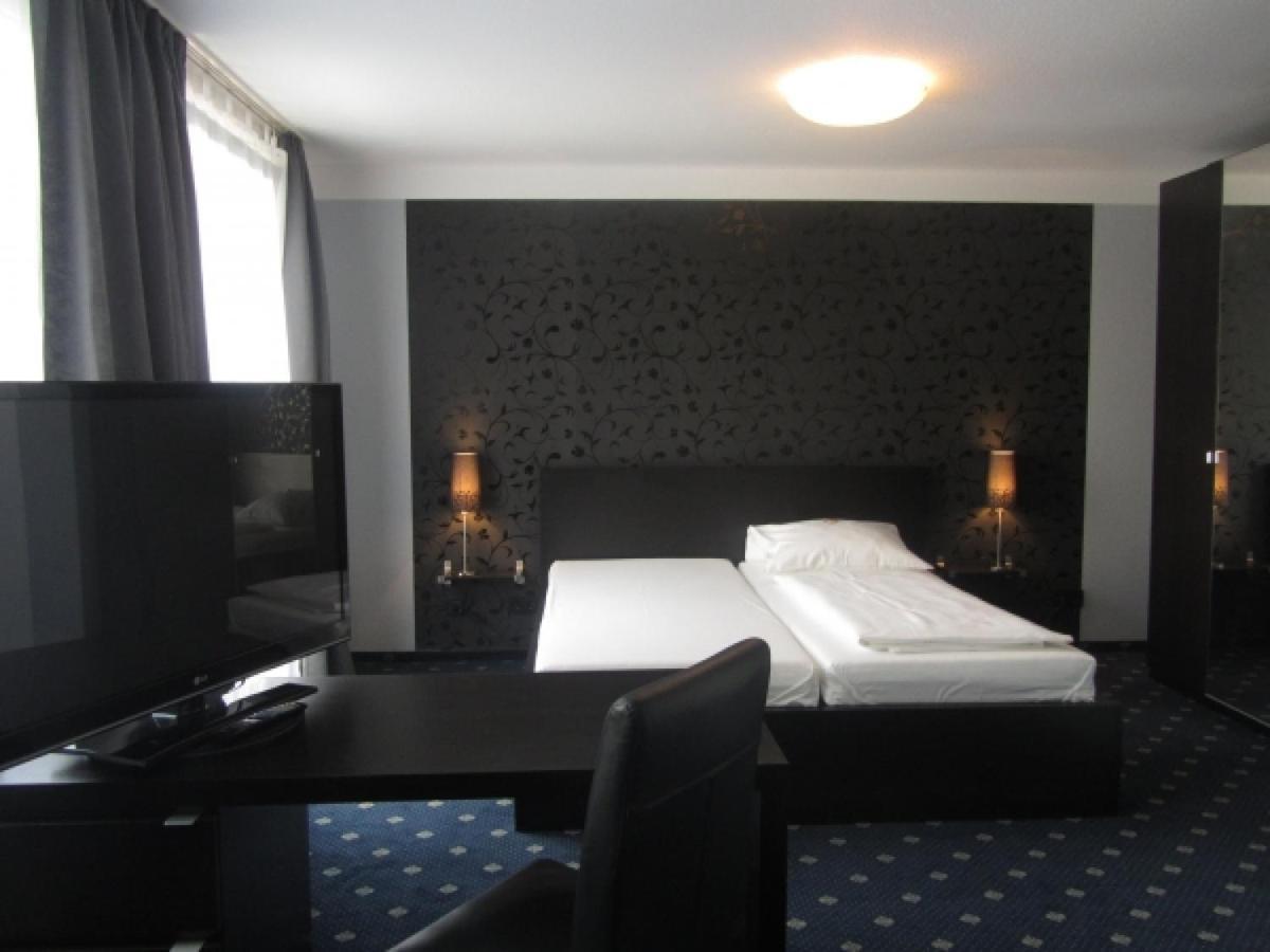 Hotel Am Berliner Platz Langenfeld  Room photo
